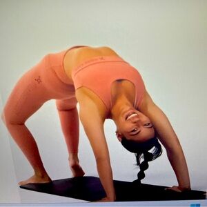 Orangetheory, set, NWT,‎ Leggins and sports bra, pink, size medium